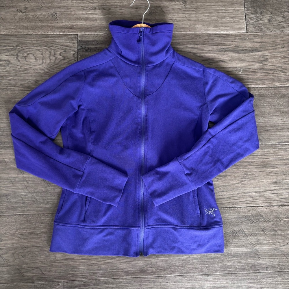 Arc’teryx women’s full-zip jacket in  purple colour Size Small